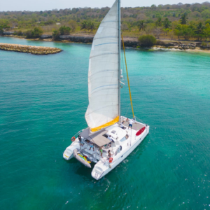 sirenas 40ft under sail aerial island view